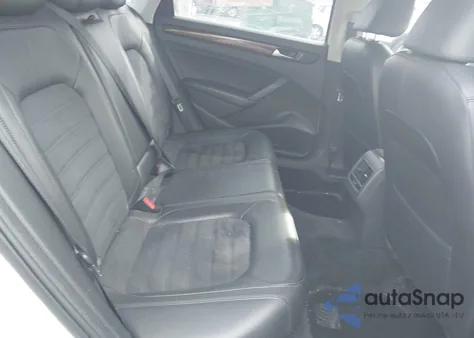 2013 Volkswagen Passat 2.5L Sel Premium z USA, uszkodzony, nr VIN 1VWCP7A34DC141035